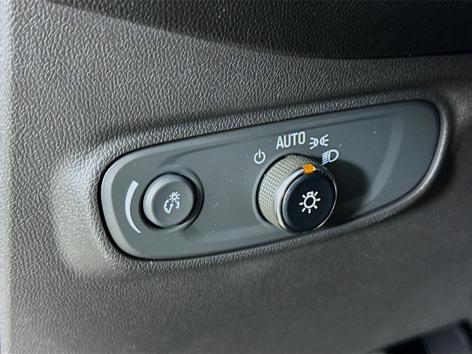 Used 2023 Chevrolet Equinox RS image 11