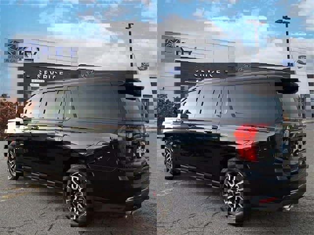 Used 2023 GMC Yukon XL AT4 w/ AT4 Premium Plus Package image 5