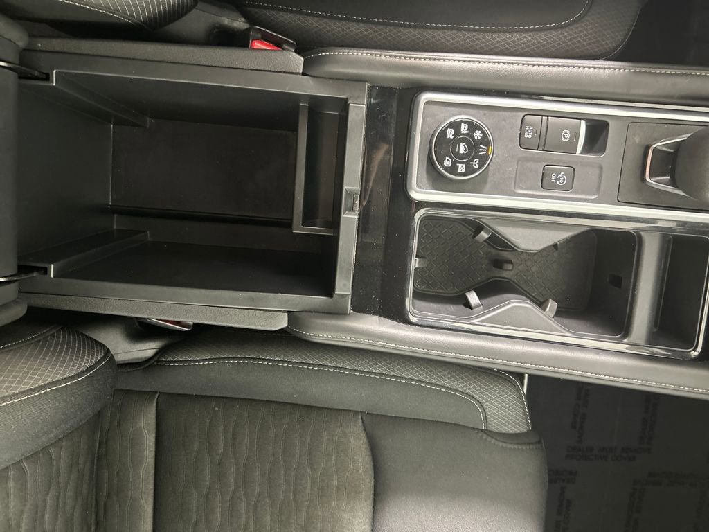 Used 2025 Nissan Pathfinder SV image 16