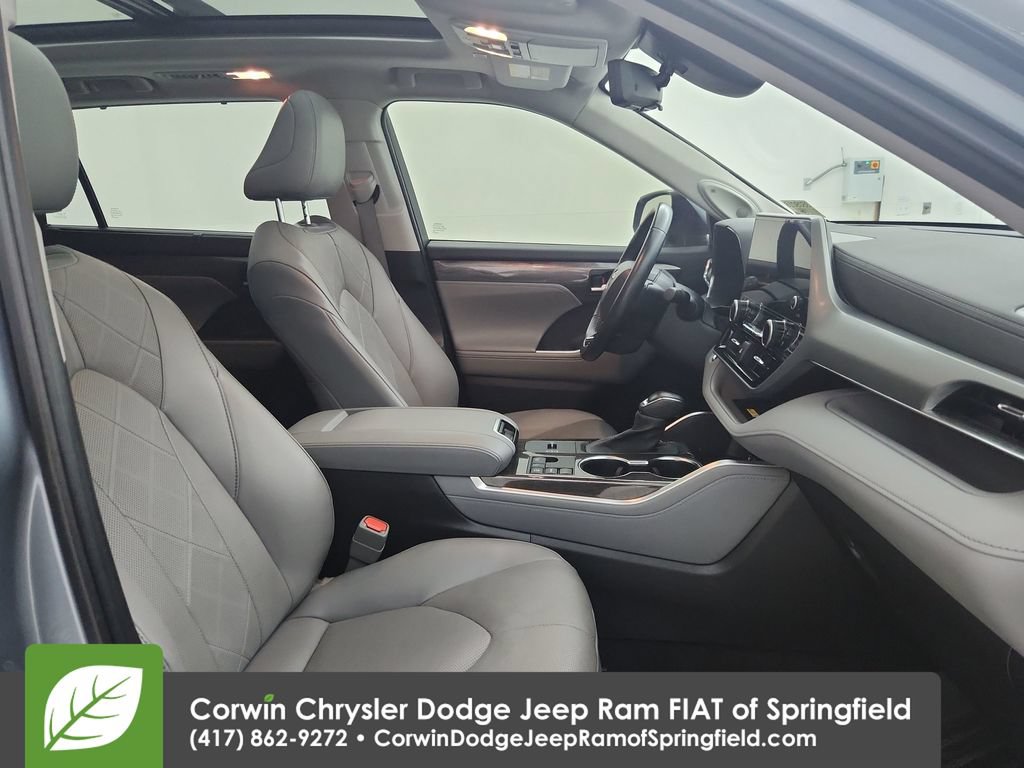 Used 2023 Toyota Highlander Platinum FWD image 35