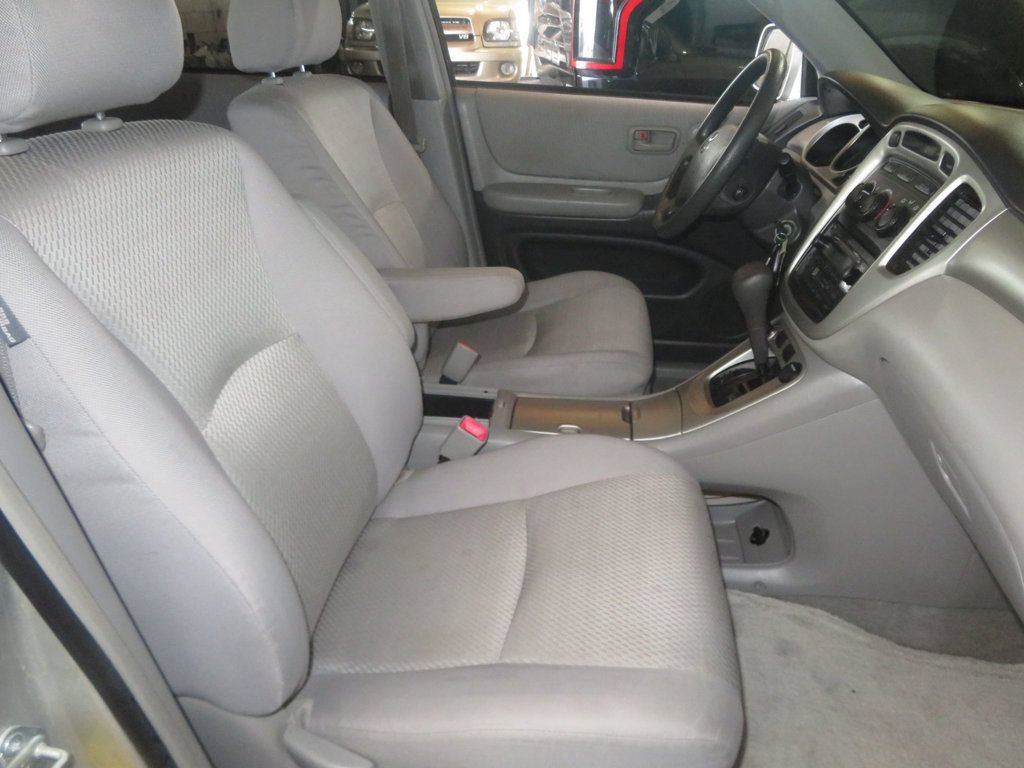 Used 2004 Toyota Highlander 4WD V6 image 31