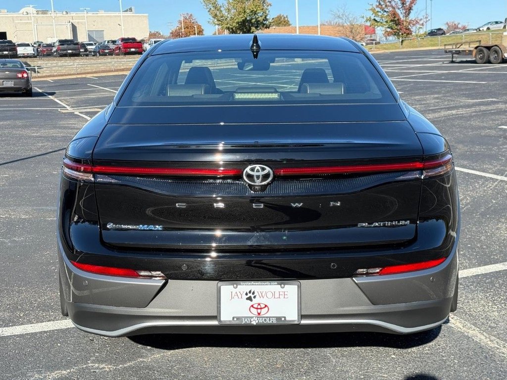 Certified 2025 Toyota Crown Platinum image 7