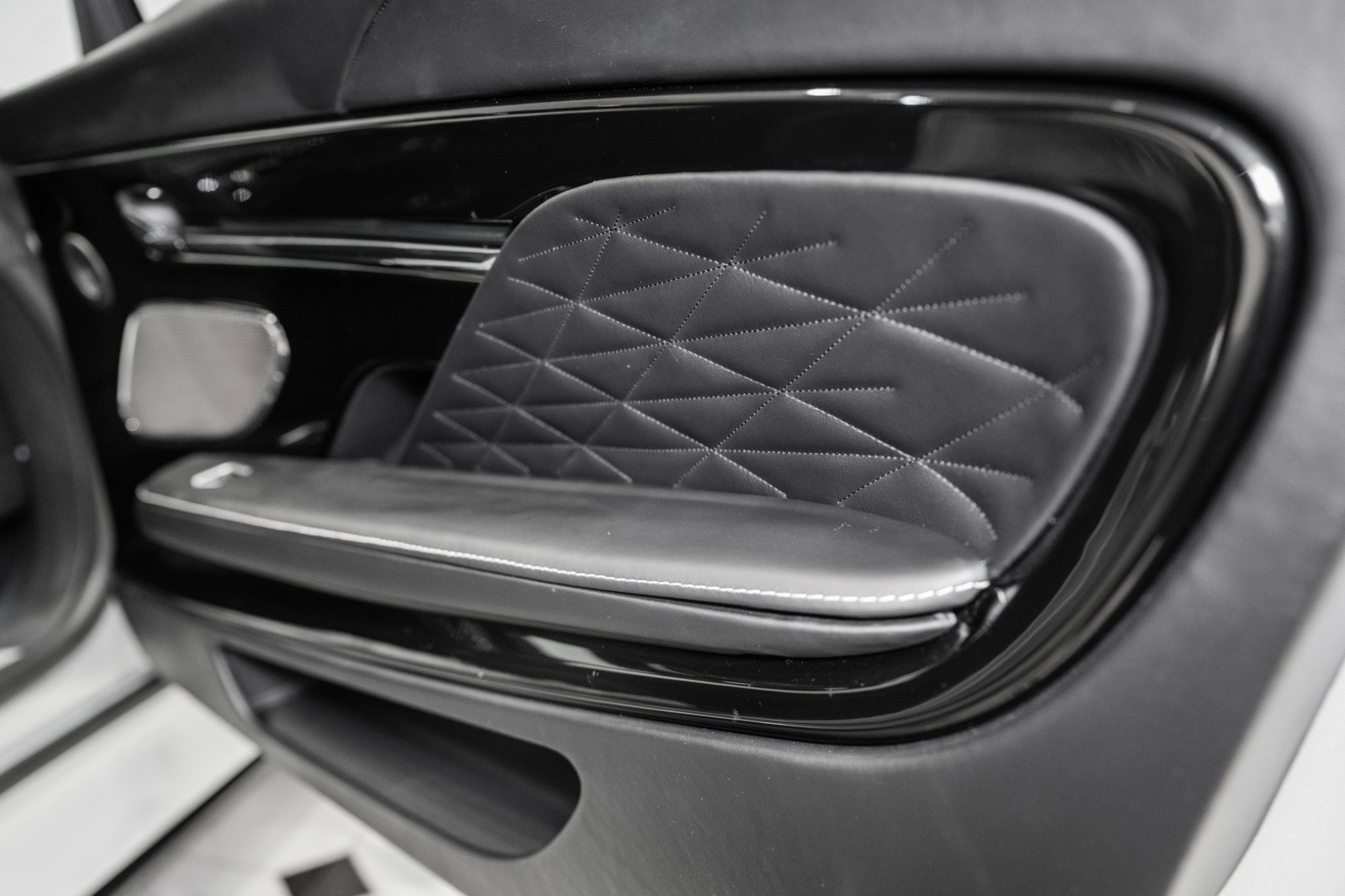 Used 2024 Aston Martin DB12 V8 image 19