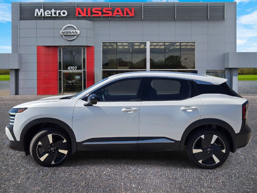 New 2026 Nissan Kicks SR w/ SR Premium Package FWD image 3
