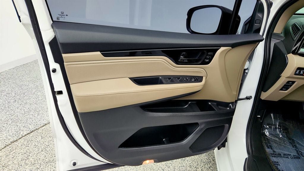 Used 2021 Honda Odyssey Touring image 11