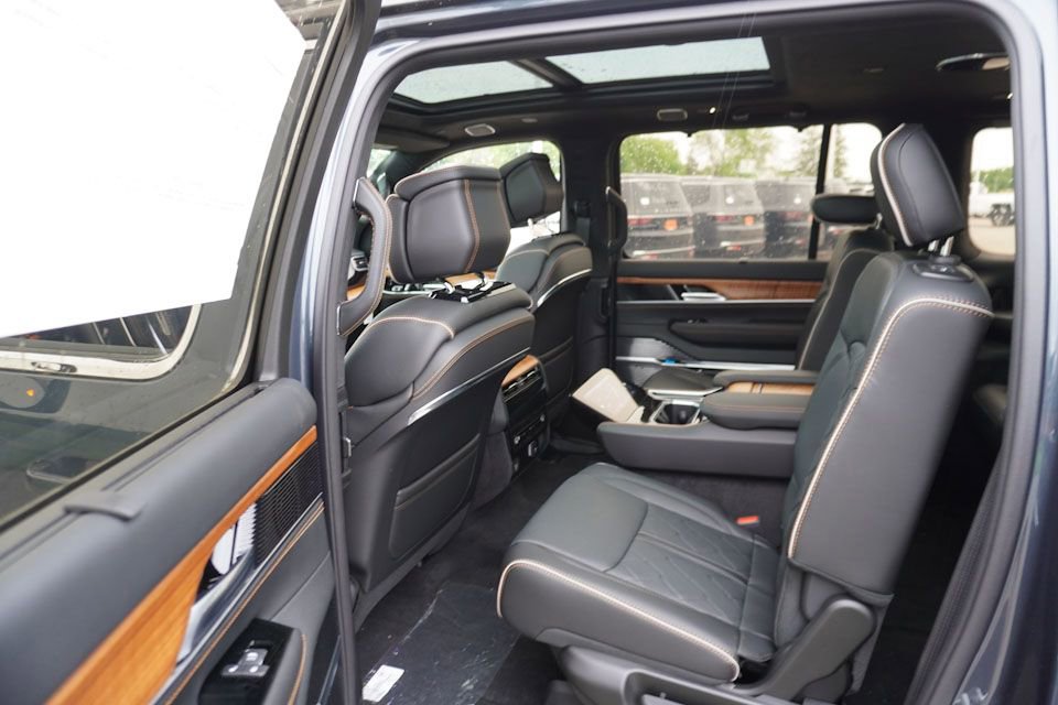New 2024 Jeep Grand Wagoneer Series III image 14