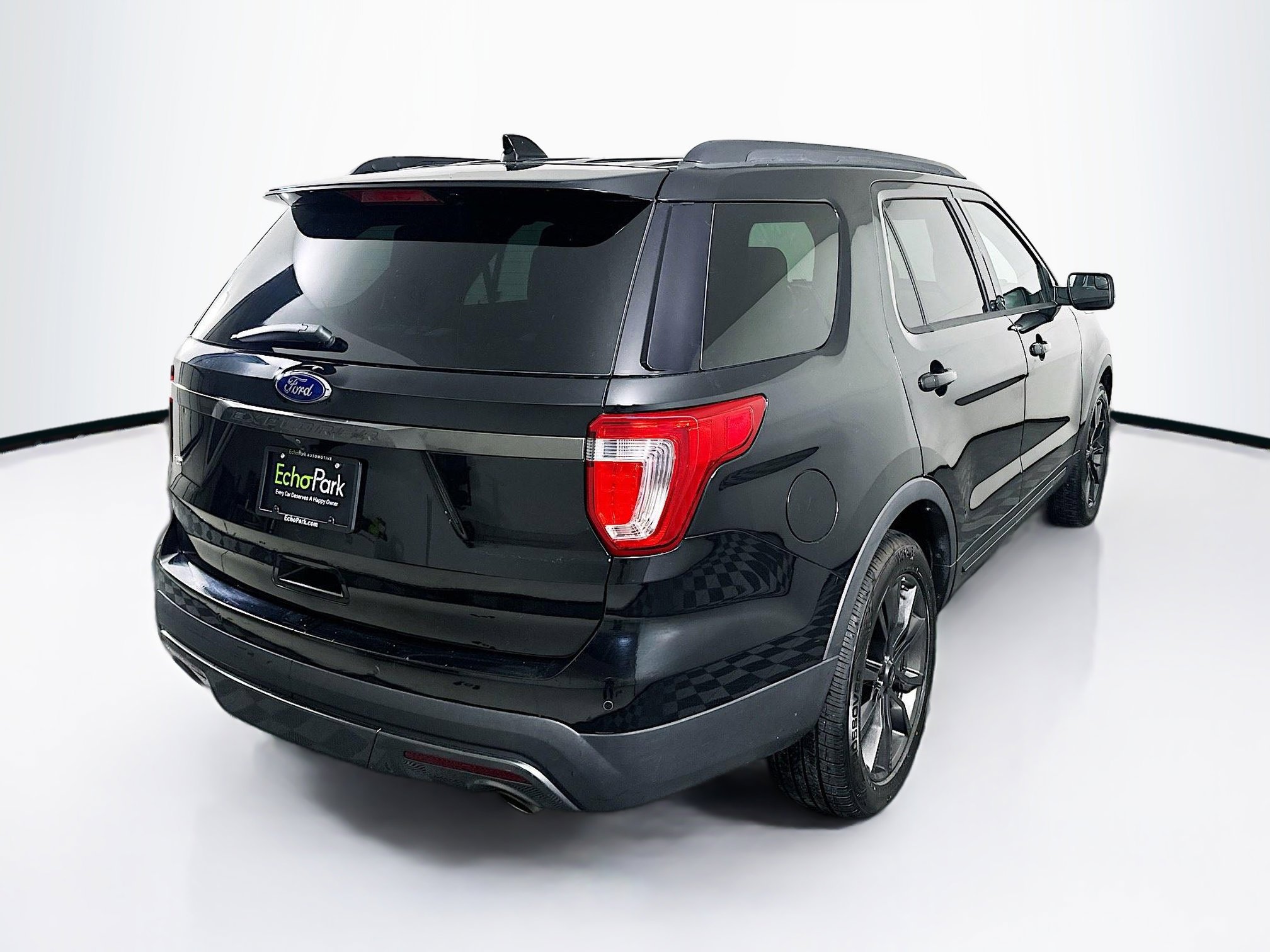 Used 2017 Ford Explorer XLT w/ Equipment Group 202A FWD image 9
