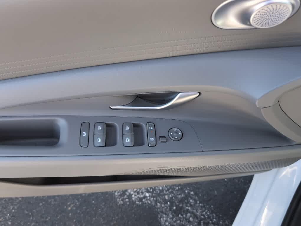 New 2026 Hyundai Elantra SE FWD image 28