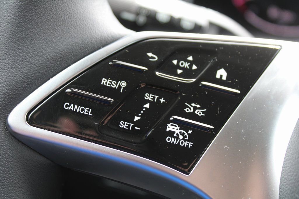 Used 2025 Mercedes-Benz GLC 350e image 28