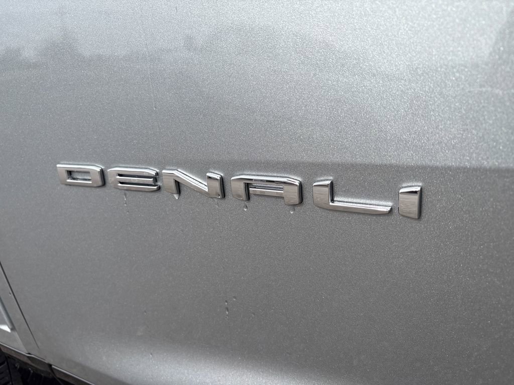 New 2026 GMC Acadia Denali Ultimate w/ LPO, Floor Liner Package FWD image 10