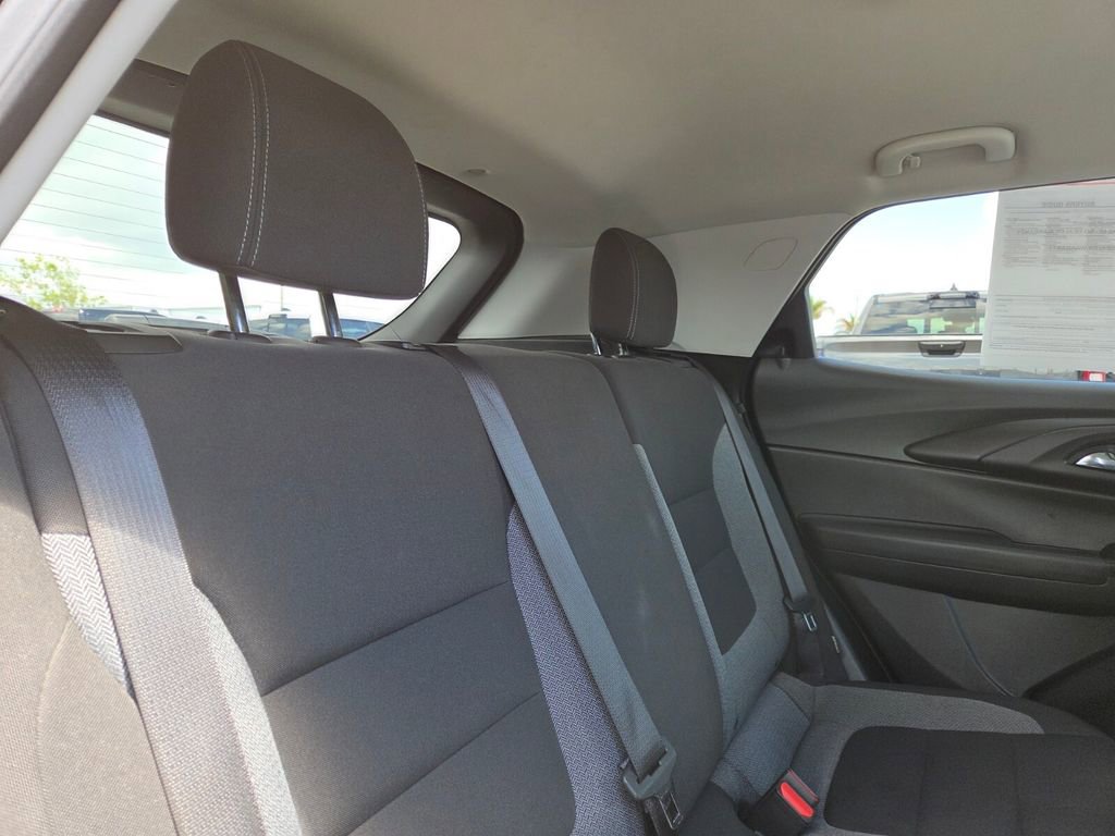 Used 2024 Chevrolet TrailBlazer LT w/ LT Cold Weather Package FWD image 14