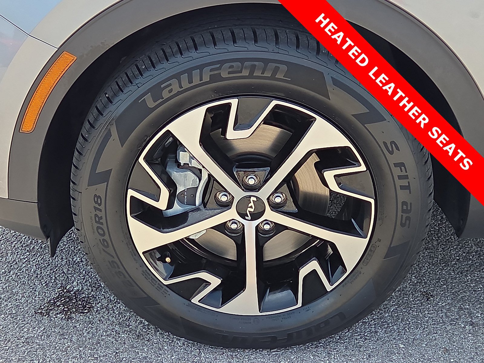 Used 2024 Kia Sportage EX FWD image 7