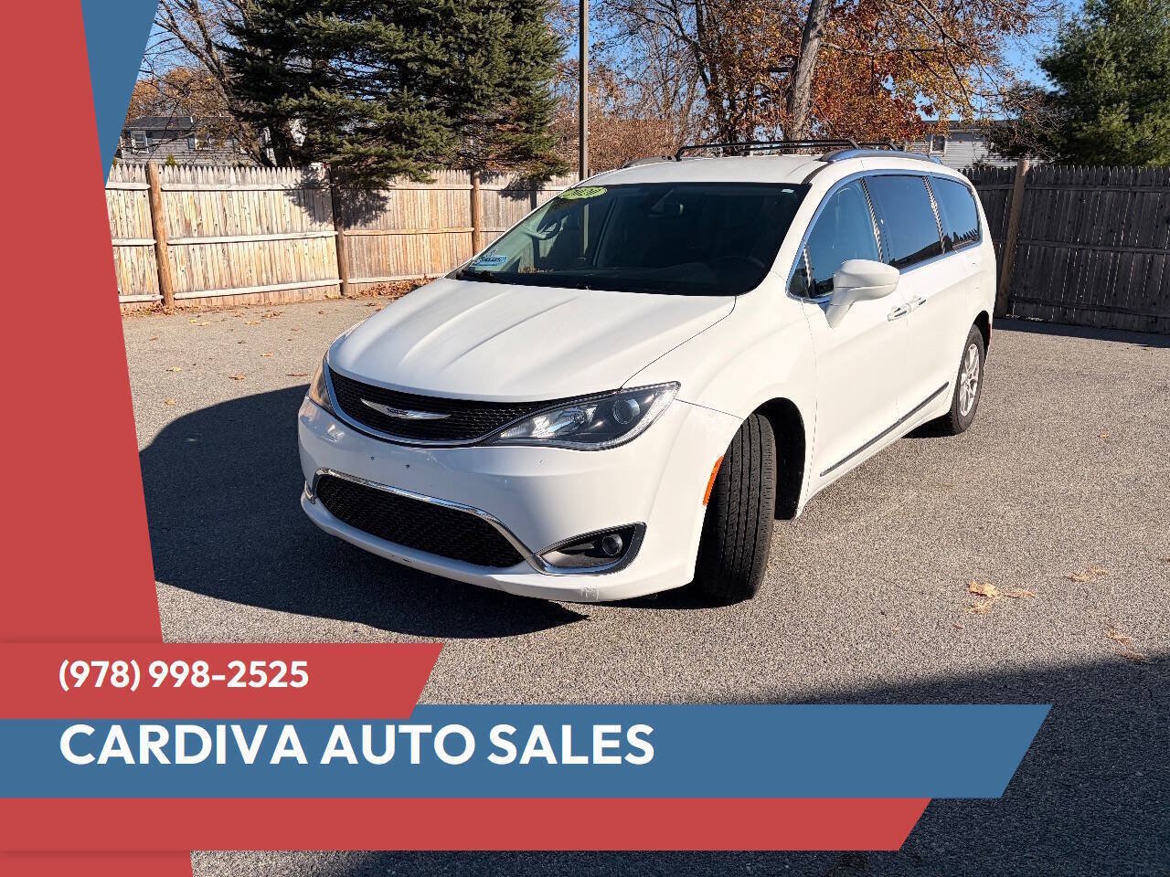 Used 2020 Chrysler Pacifica Touring-L FWD image 1