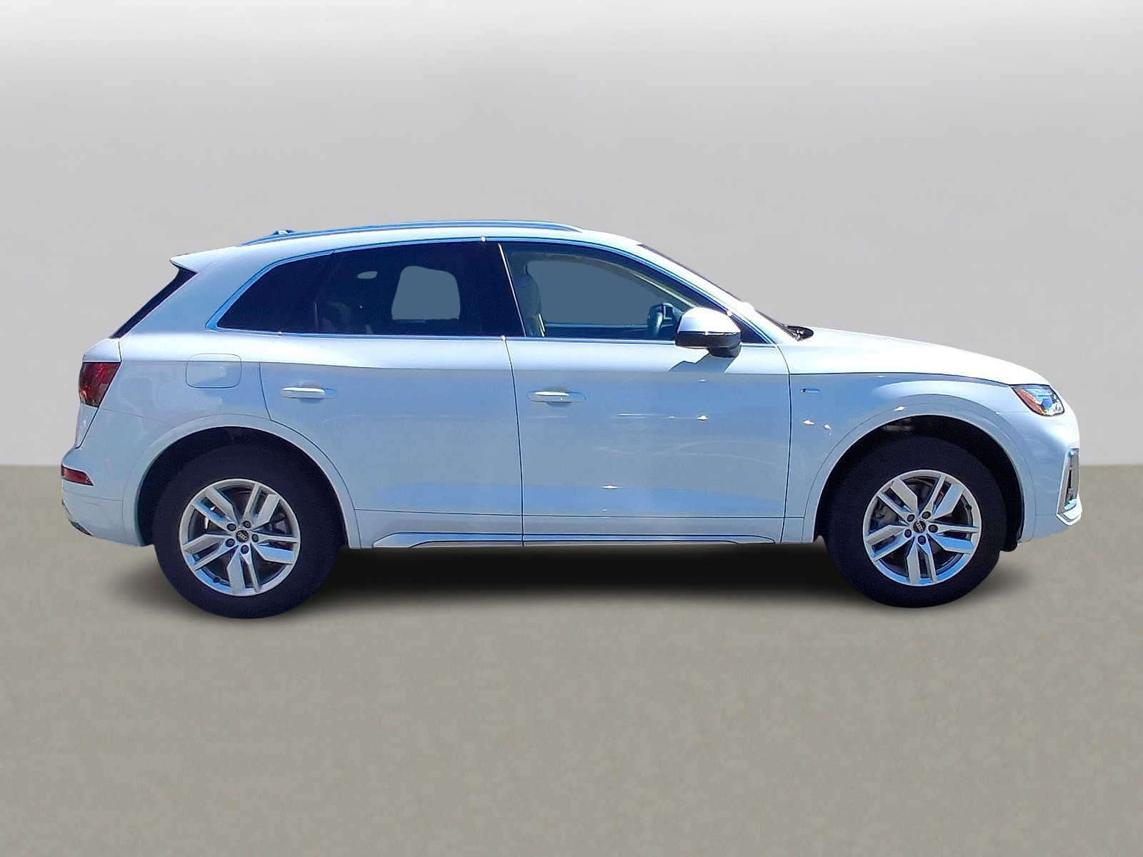 Used 2023 Audi Q5 2.0T Premium w/ Convenience Package AWD/4WD image 32