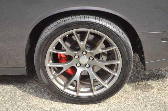 Used 2015 Dodge Challenger SRT image 12