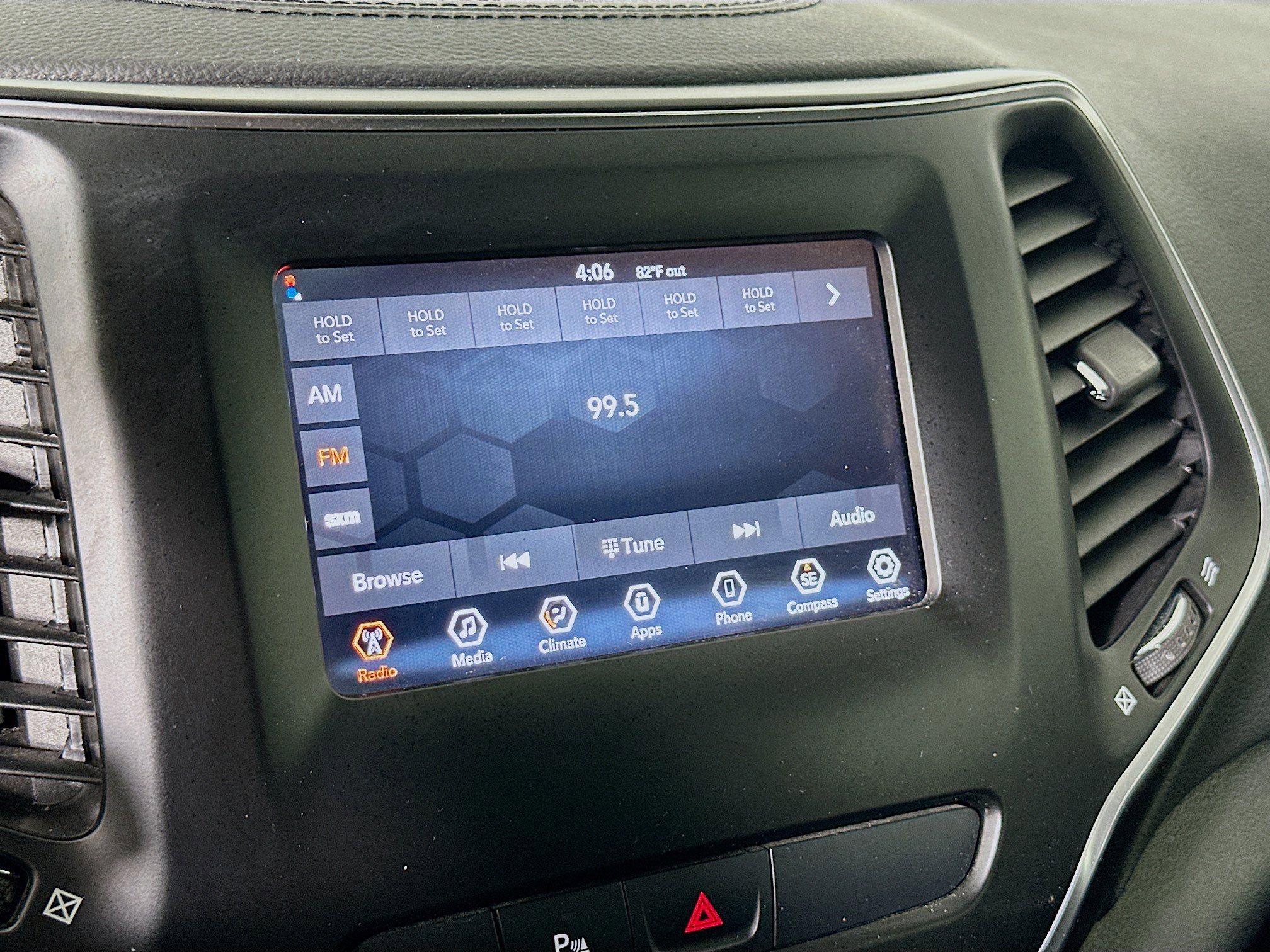 Used 2020 Jeep Cherokee Latitude Plus FWD image 19
