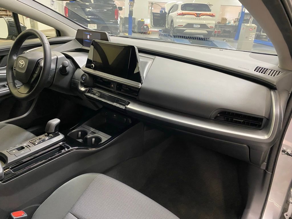 Used 2025 Toyota Prius LE image 17