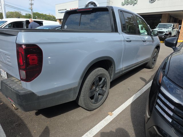 Used 2025 Honda Ridgeline Black Edition image 7