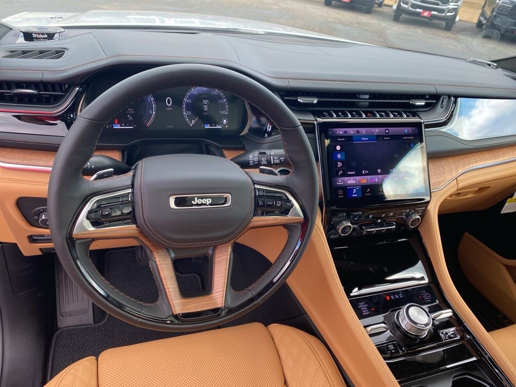 New 2025 Jeep Grand Cherokee Summit image 16