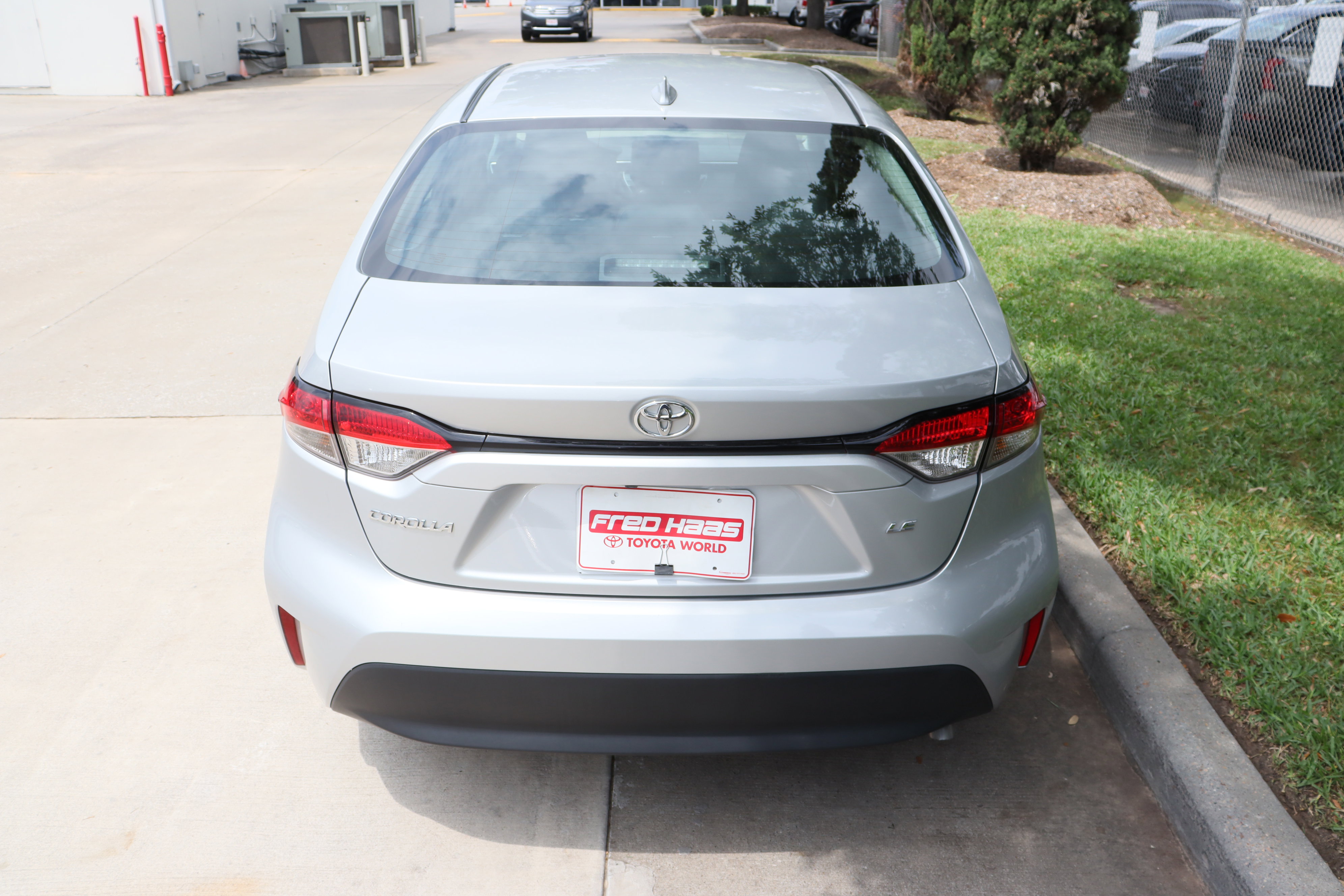 Used 2024 Toyota Corolla LE FWD image 9