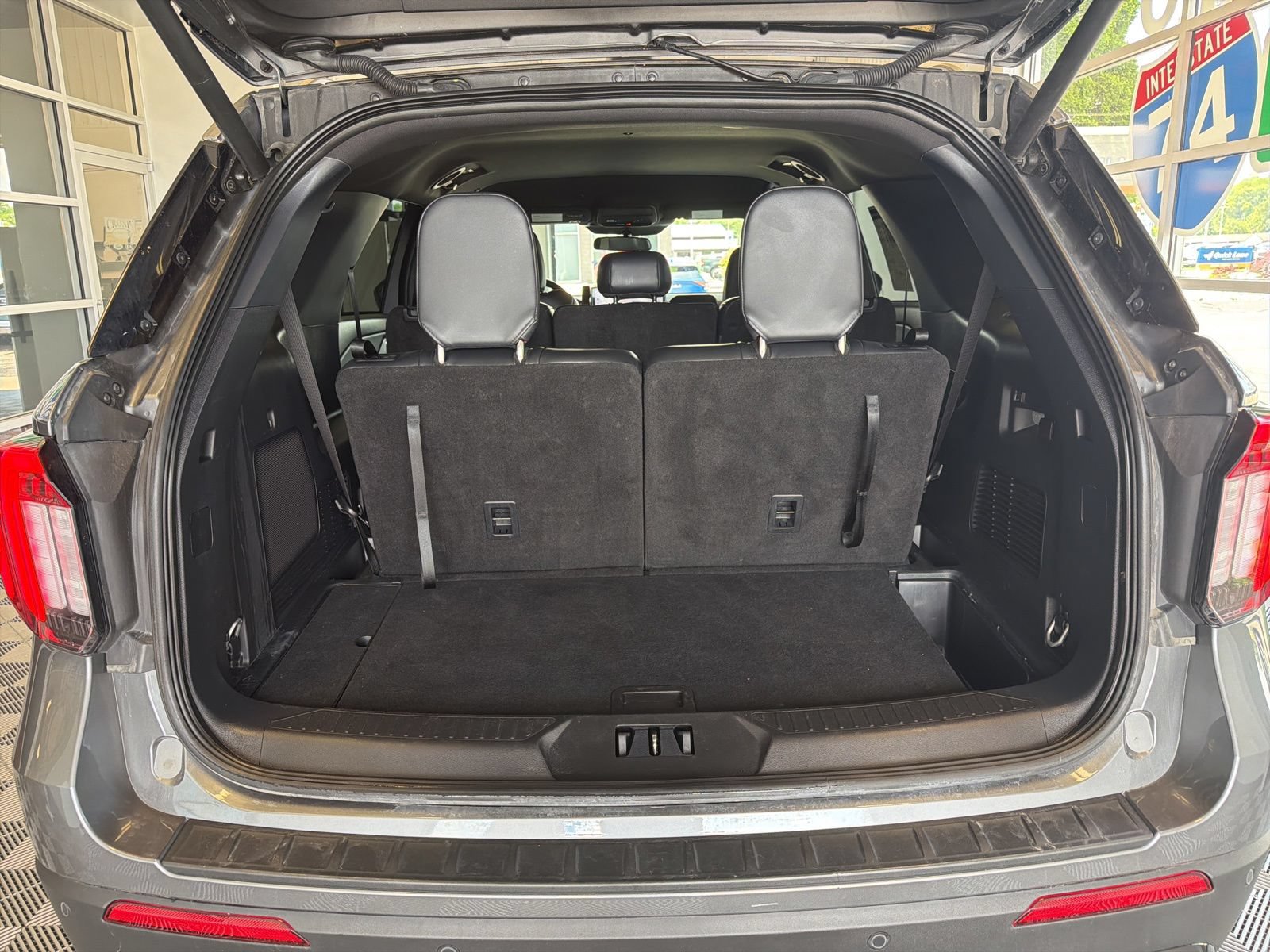 Used 2025 Ford Explorer ST-Line w/ ST-Line Street Pack AWD/4WD image 12