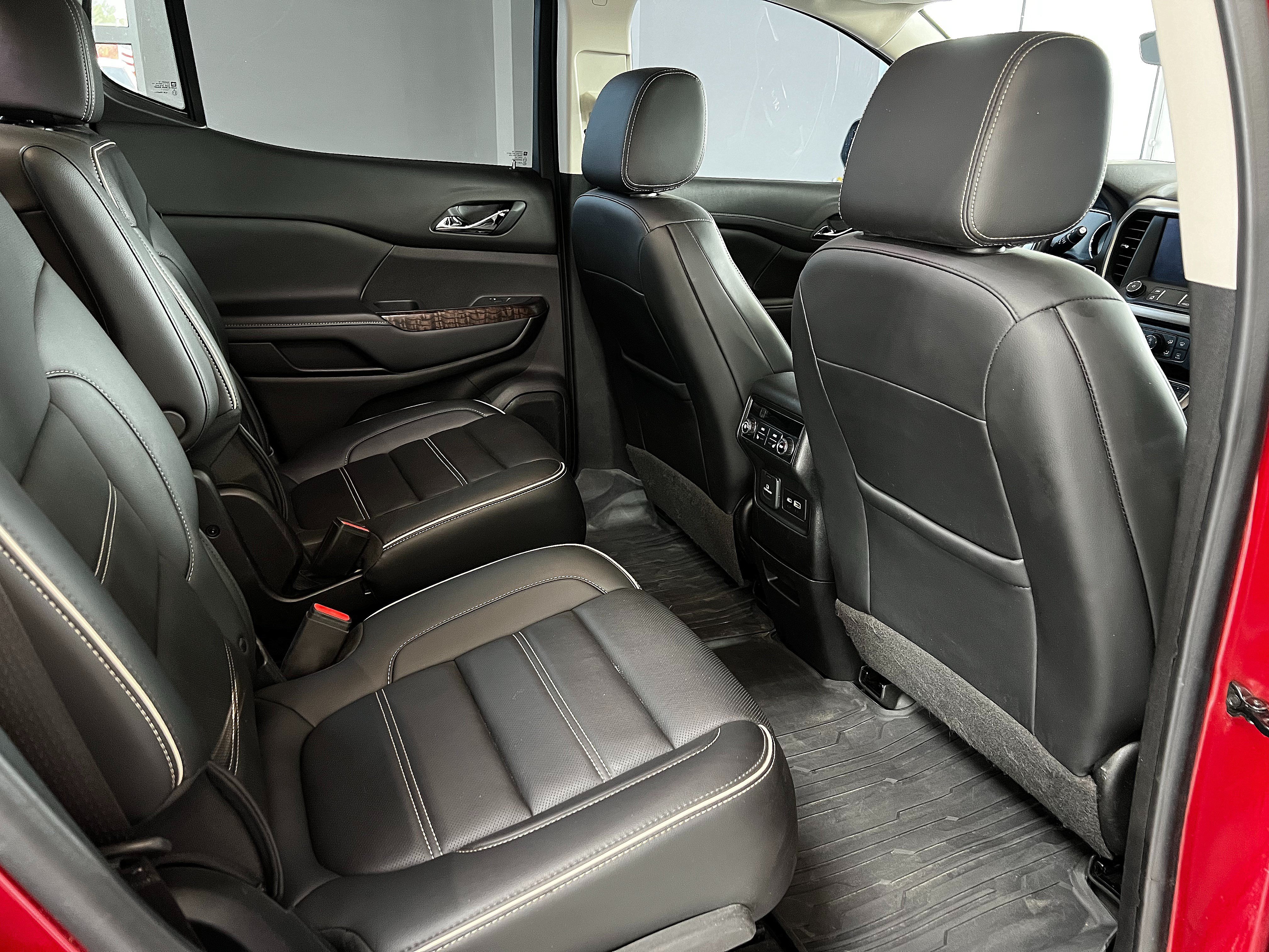 Used 2021 GMC Acadia Denali w/ GMC Pro Grade Package AWD/4WD image 28