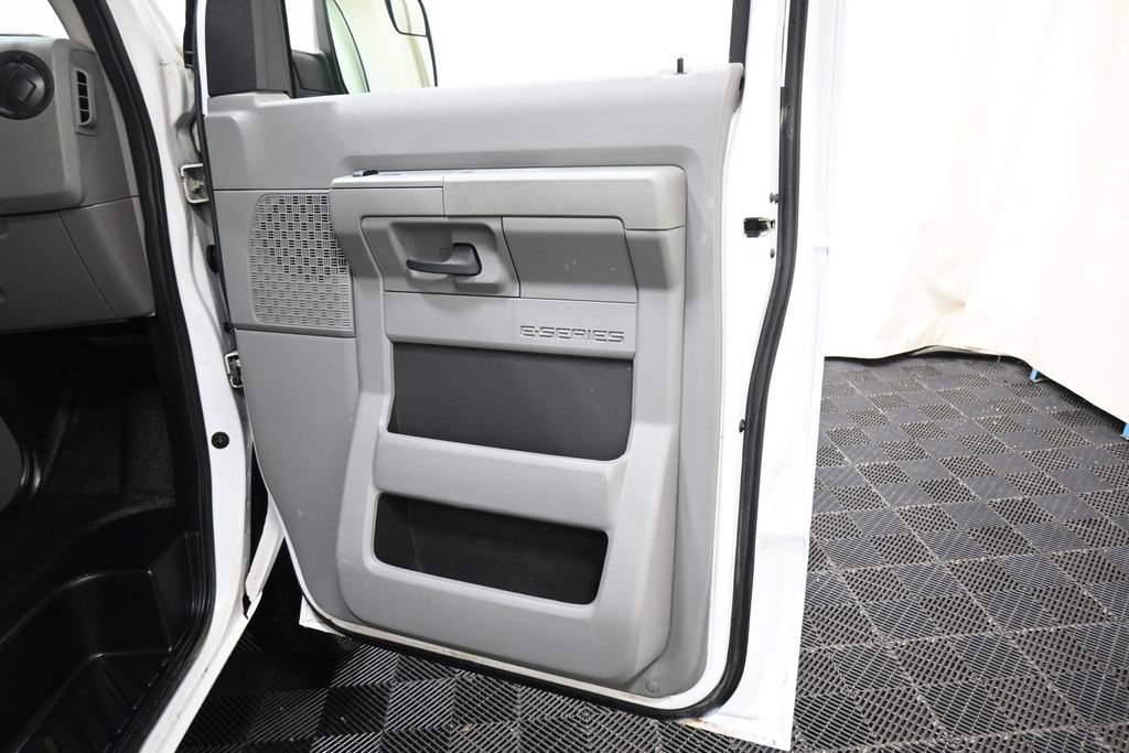 Used 2014 Ford E-150 and Econoline 150 RWD image 16