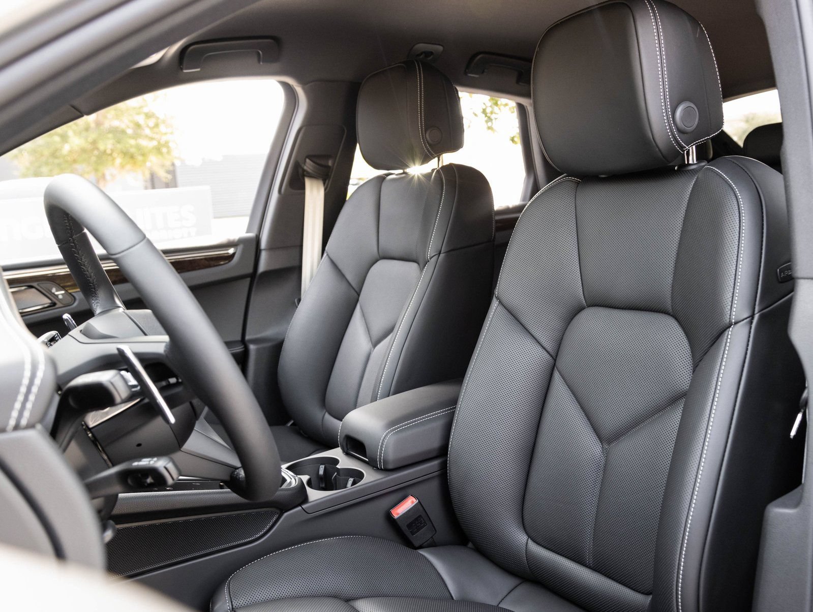 Certified 2026 Porsche Macan S AWD/4WD image 5