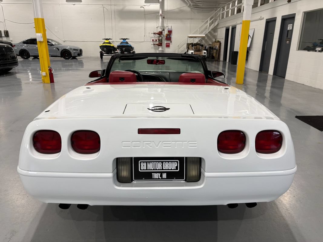 Used 1991 Chevrolet Corvette Convertible RWD image 14