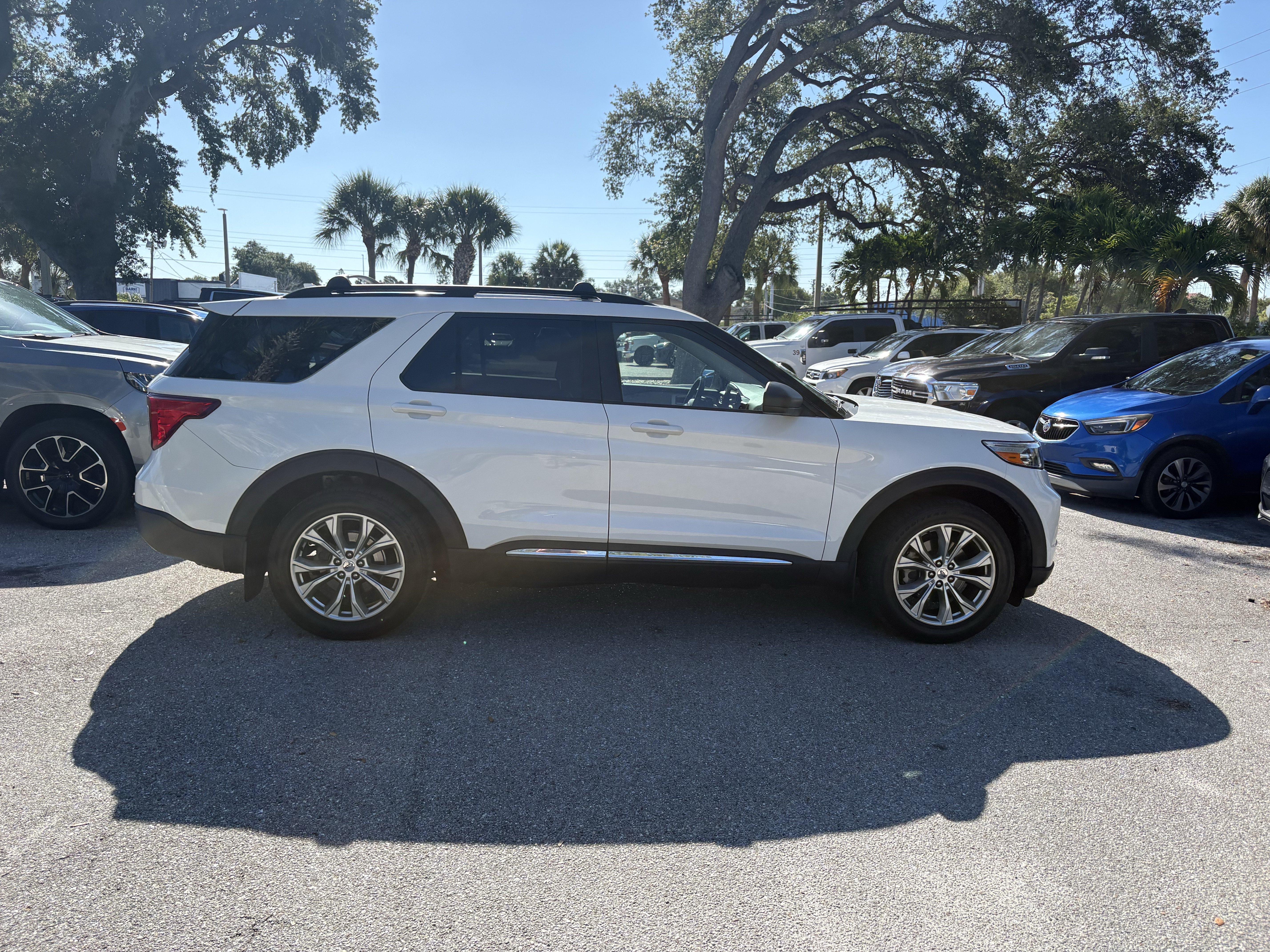 Used 2020 Ford Explorer XLT w/ Equipment Group 202A AWD/4WD image 8