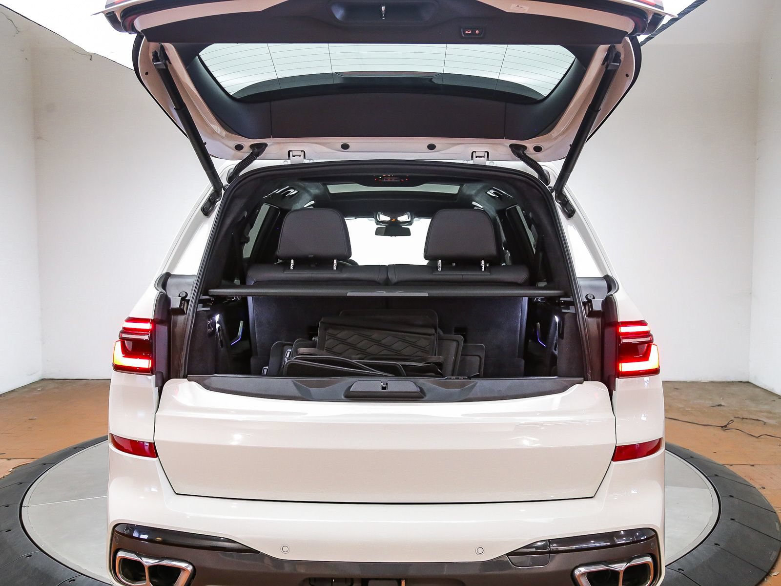 Certified 2024 BMW X7 M60i AWD/4WD image 27