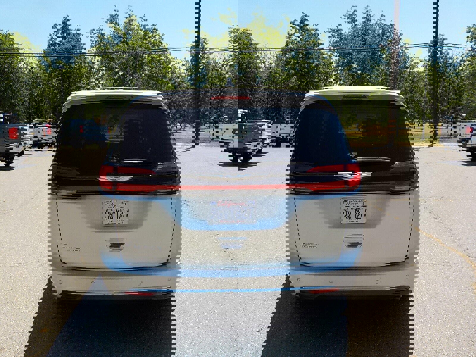 Used 2023 Chrysler Pacifica Touring-L image 8