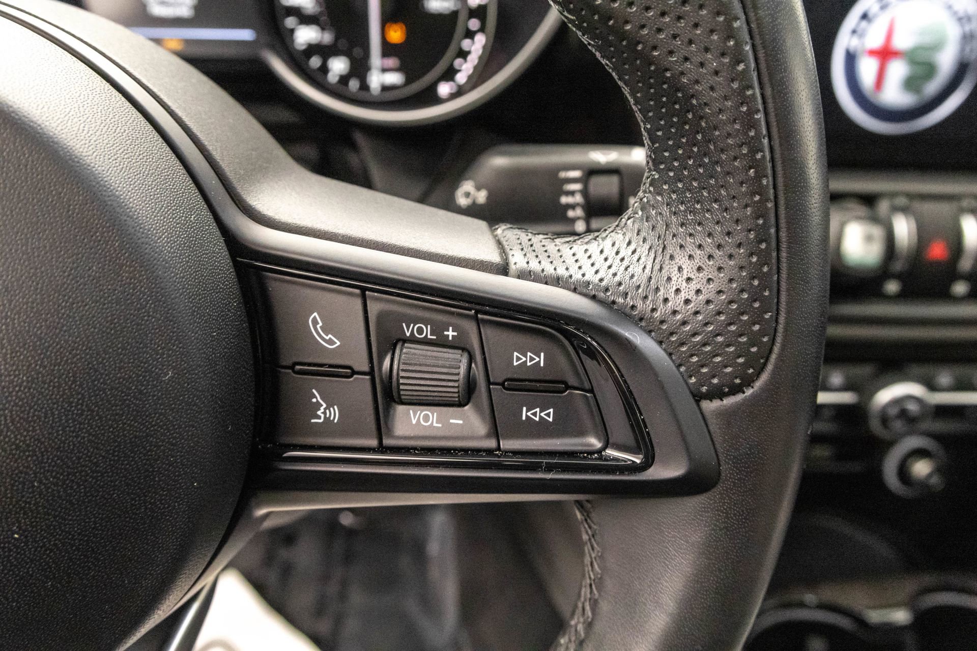 Used 2022 Alfa Romeo Giulia Ti image 22