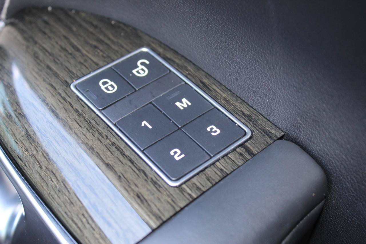 Used 2019 Land Rover Range Rover Sport HSE AWD/4WD image 23