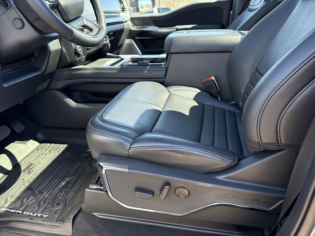 Used 2025 Ford F250 Platinum image 9