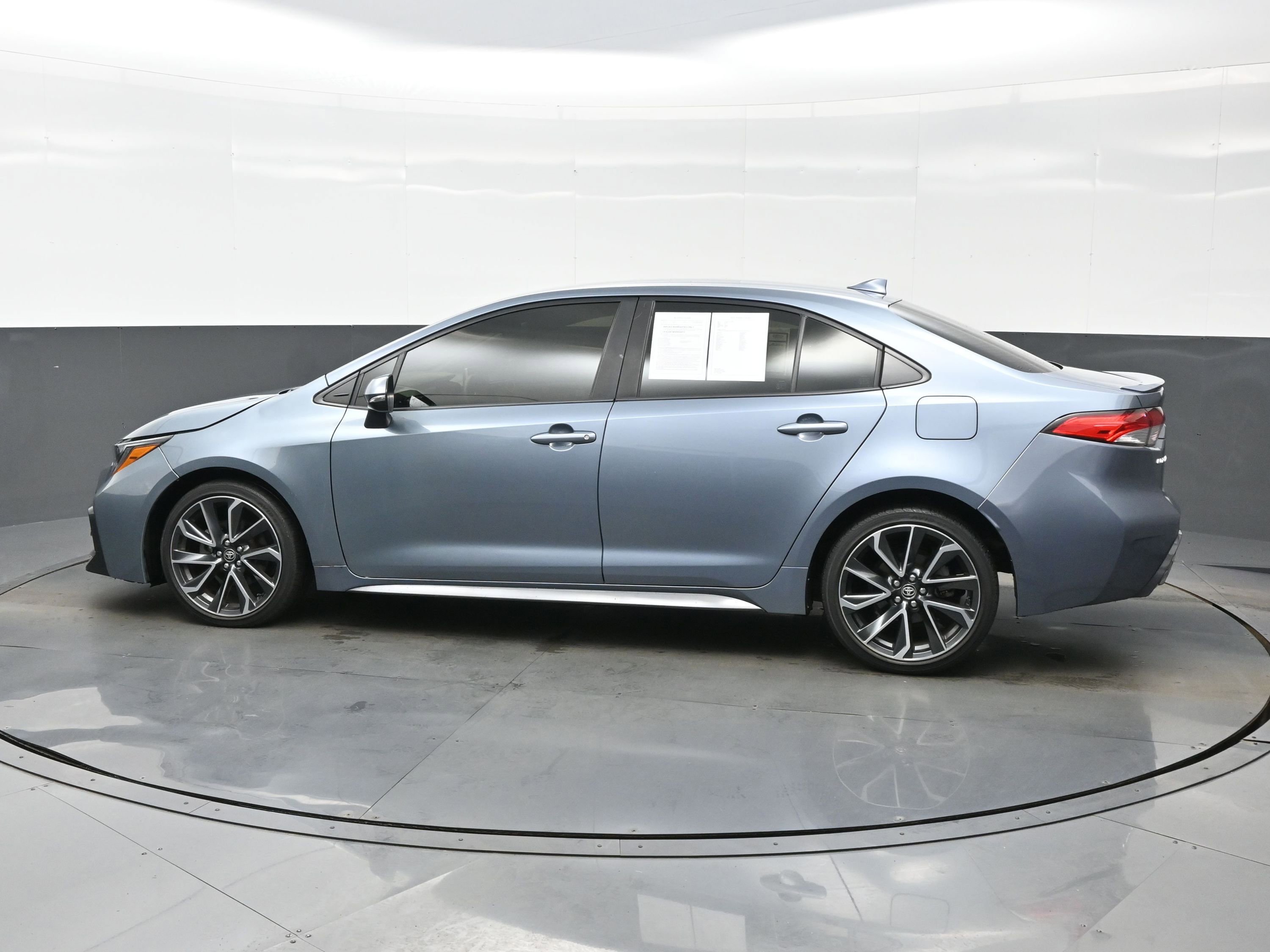 Used 2020 Toyota Corolla SE image 3
