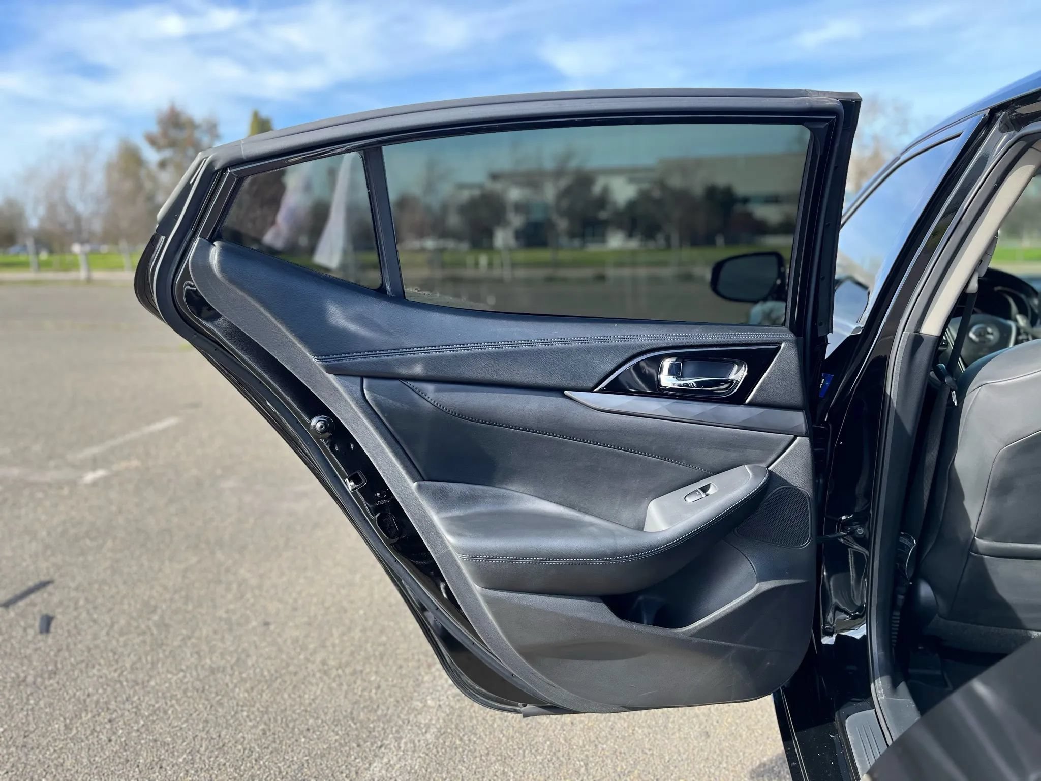 Used 2017 Nissan Maxima SR w/ Midnight Edition FWD image 9