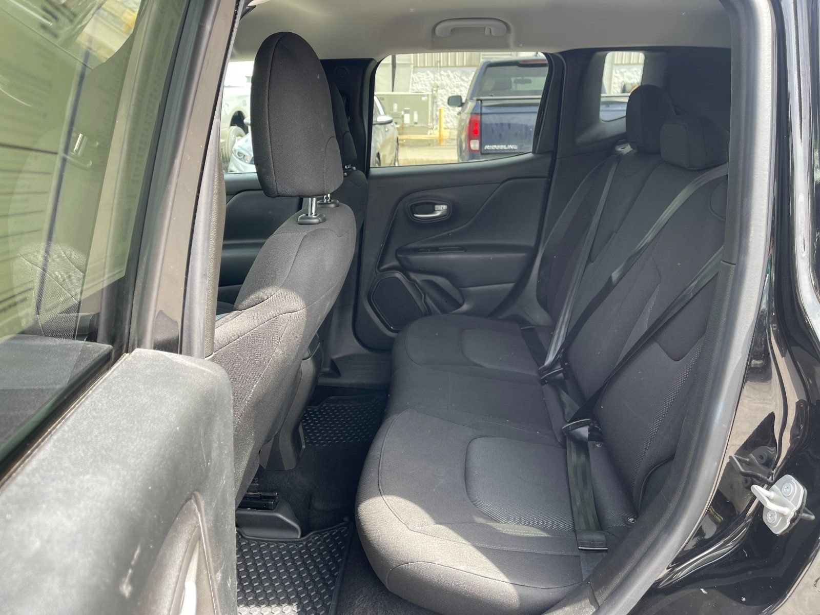 Used 2023 Jeep Renegade Latitude AWD/4WD image 14