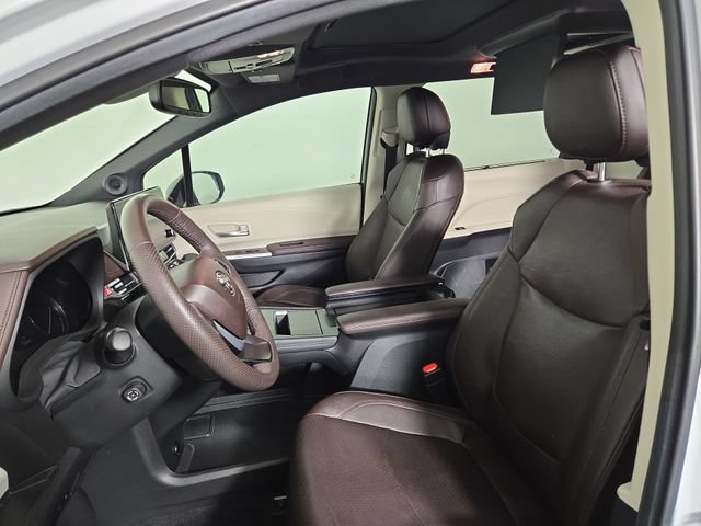 Used 2023 Toyota Sienna Platinum FWD image 14
