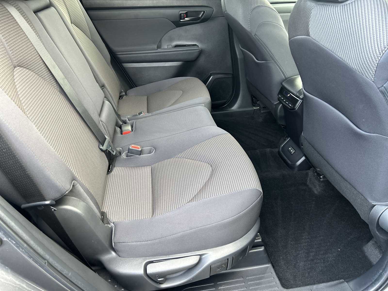 Used 2023 Toyota Highlander LE image 21