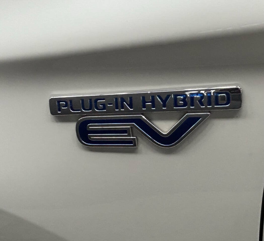 Used 2018 Mitsubishi Outlander GT AWD/4WD image 4