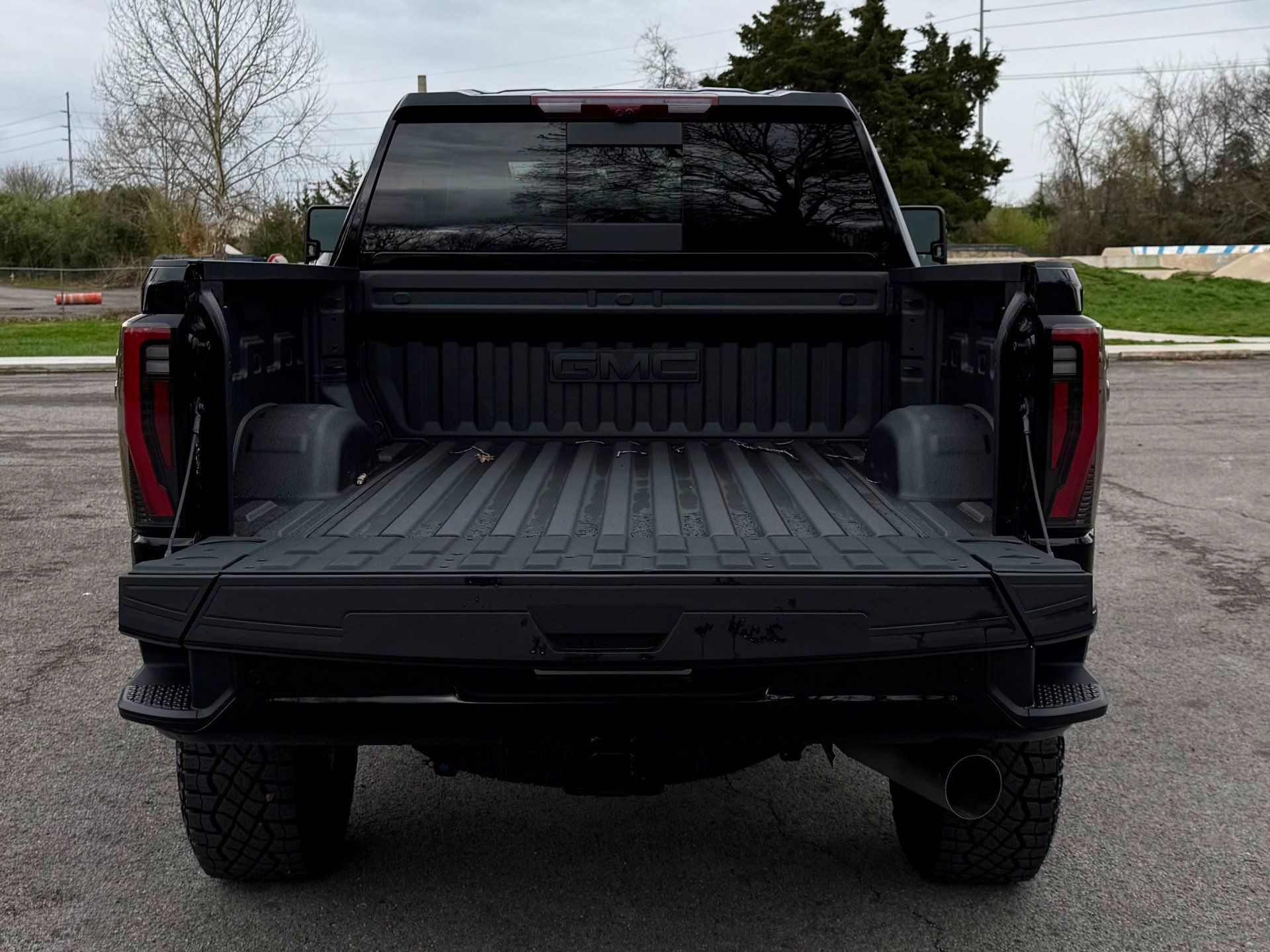 Used 2026 GMC Sierra 2500 AT4X image 9