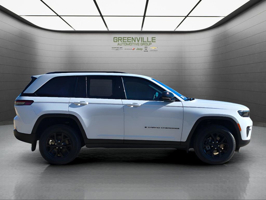 New 2025 Jeep Grand Cherokee Altitude image 9