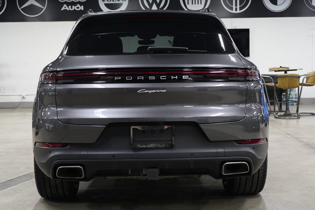 Used 2024 Porsche Cayenne AWD/4WD image 40