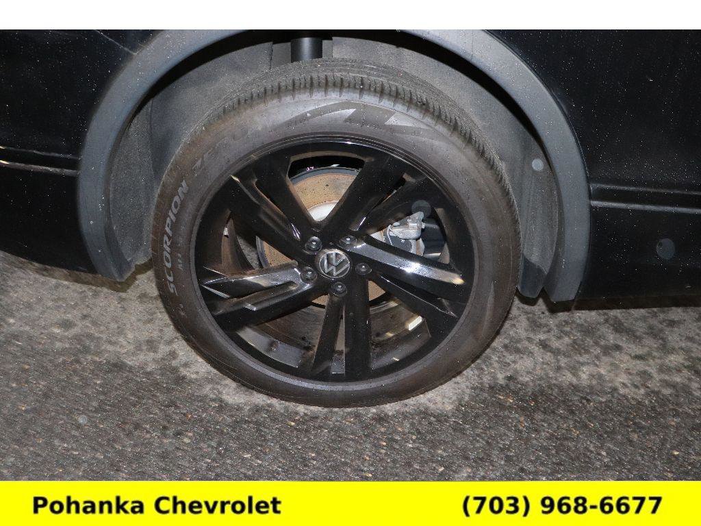 Used 2024 Volkswagen Tiguan SE R-Line image 31