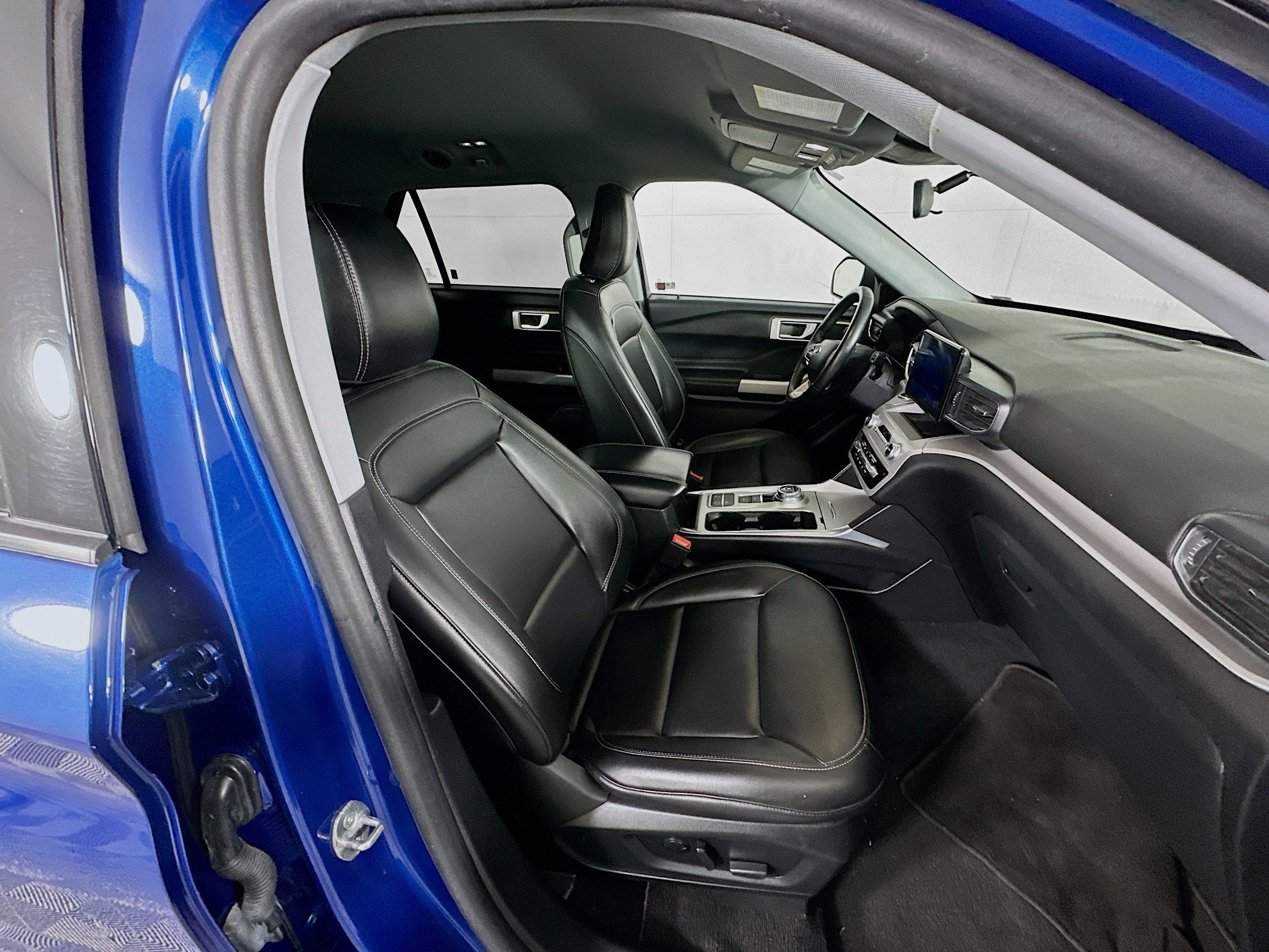 Used 2023 Ford Explorer XLT w/ Equipment Group 202A image 32