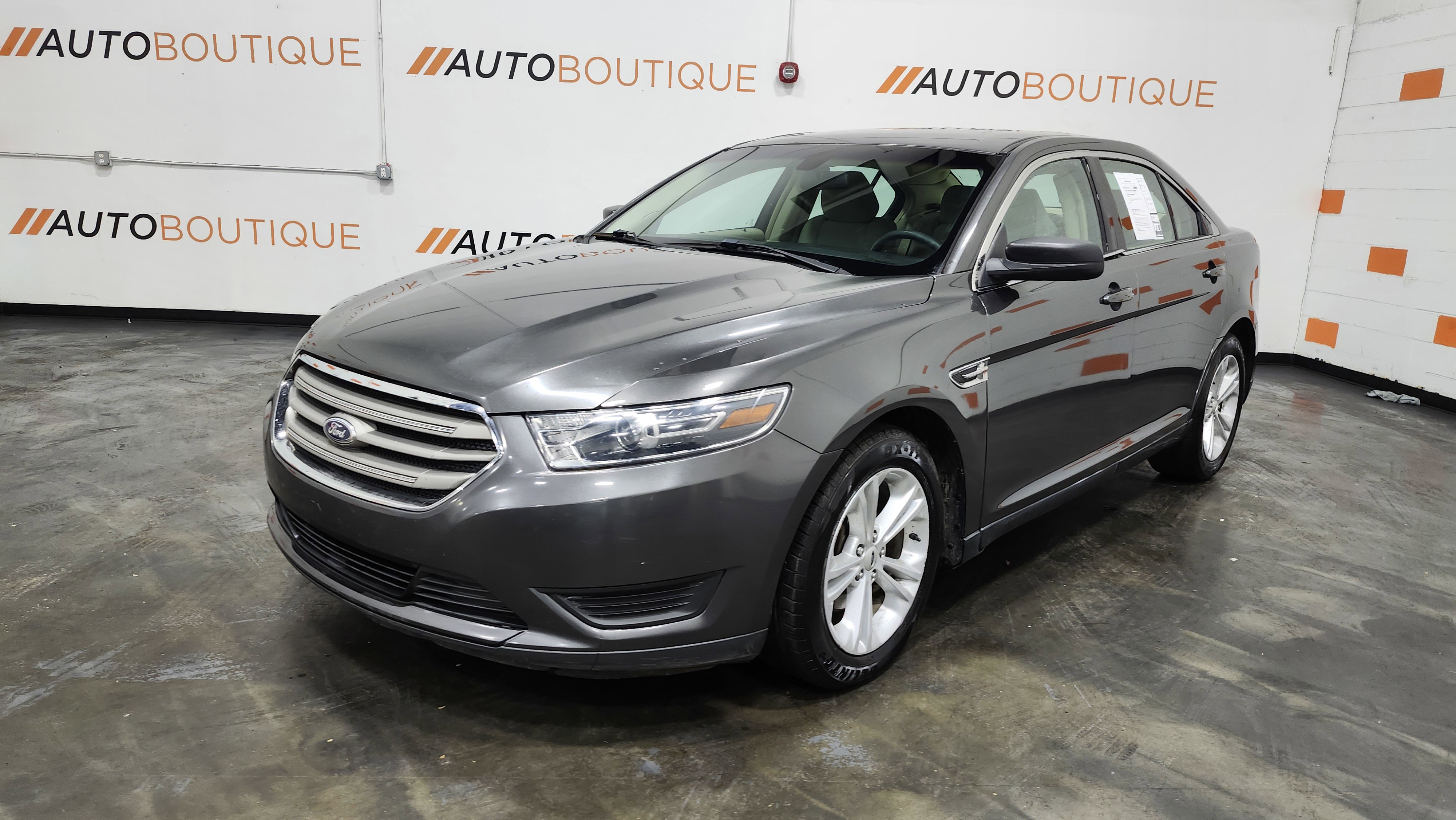 Used 2016 Ford Taurus SE image 11