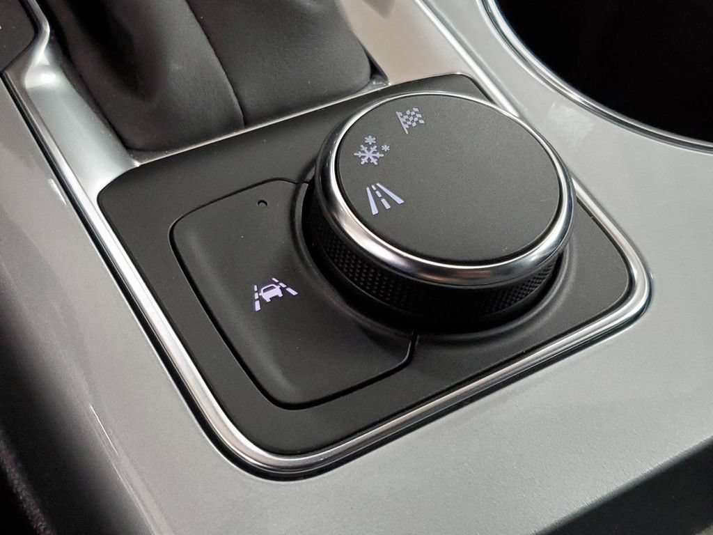 Used 2025 Chevrolet Blazer LT FWD image 21