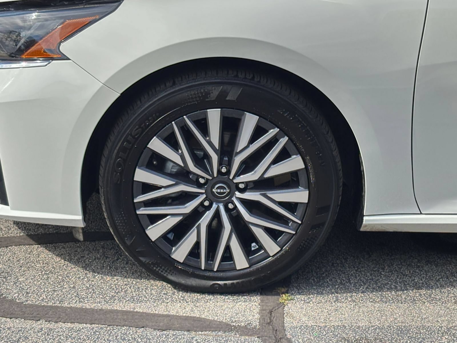 Used 2025 Nissan Altima 2.5 SV FWD image 31
