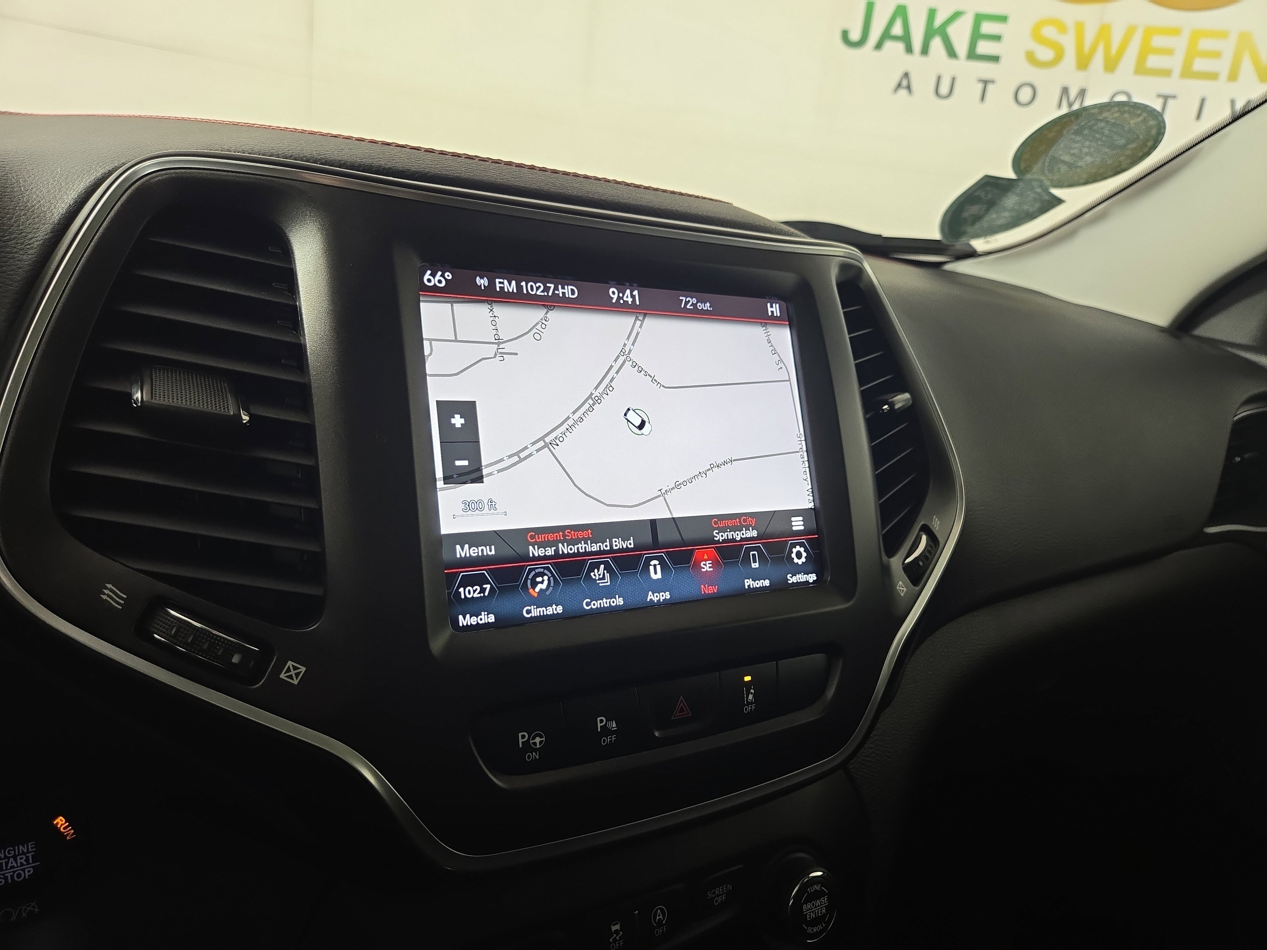 Used 2021 Jeep Cherokee Trailhawk w/ Sun & Sound Group image 20